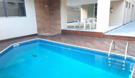 Seu refúgio na Praia da Enseada: conforto, lazer e a poucos passos do mar