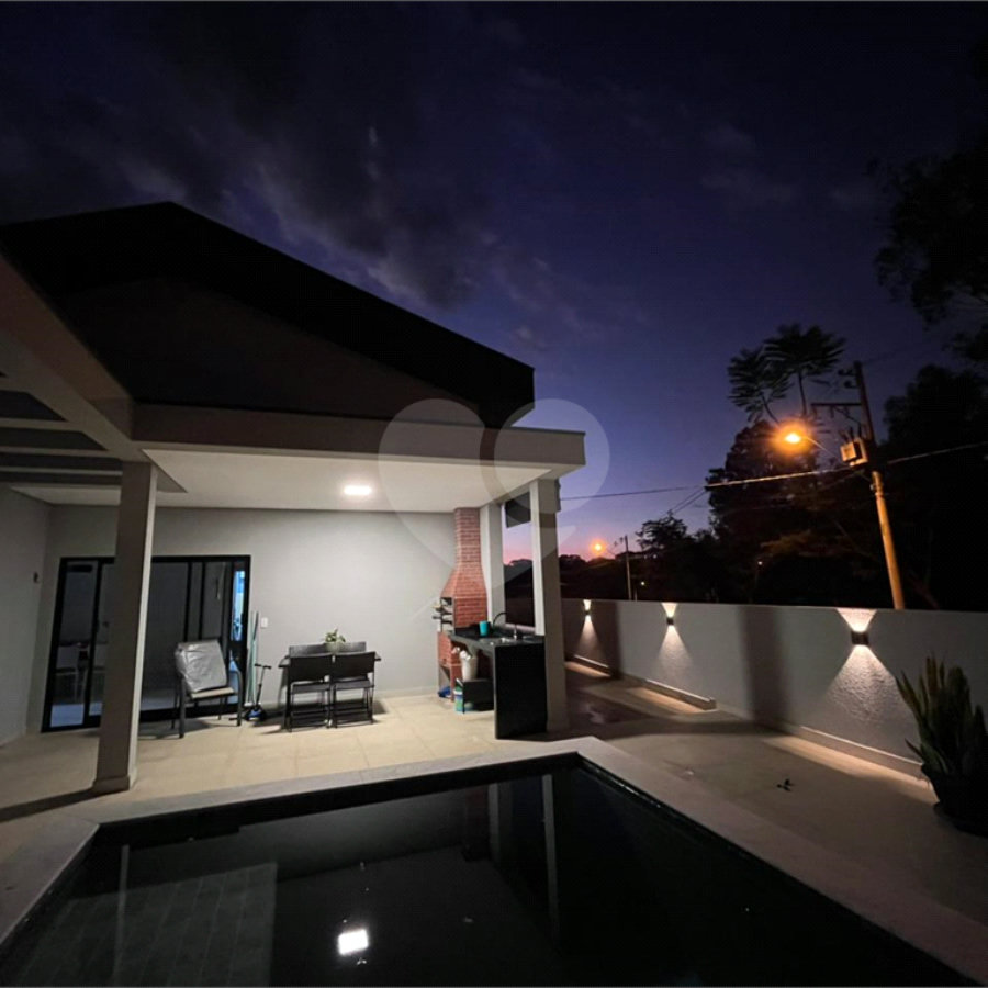 Casa à venda com 3 quartos, sendo 1 suíte, no condomínio Jardim Laguna, Indaiatuba - SP
