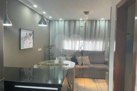 Casa à venda com 2 suítes no condomínio Cotia, Cotia - SP