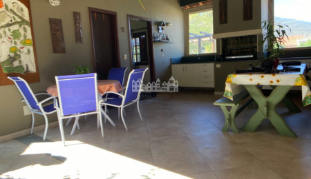 Casa à venda com 3 quartos, sendo 1 suíte, com vista deslumbrante em Recreio Maristela, Atibaia