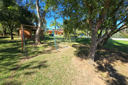 Chácara à venda com 4 quartos, sendo 1 suíte, em Cercadinho, Alambari, SP