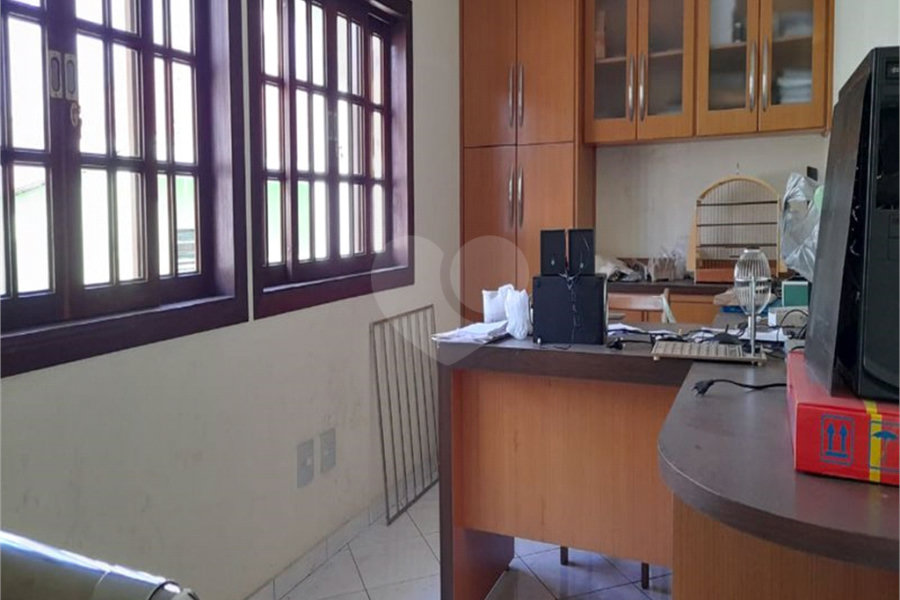 Sobrado à venda com 3 suítes em Vila Romero, São Paulo, SP