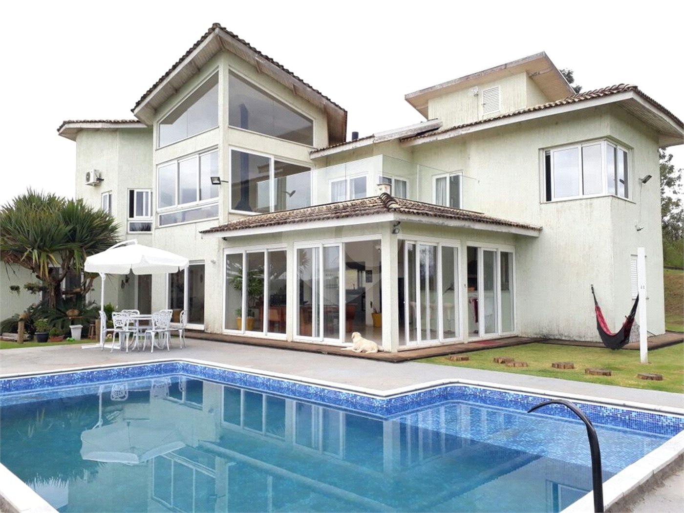 Casa à venda com 4 quartos, sendo 2 suítes, em Pinhal, Jarinu, SP