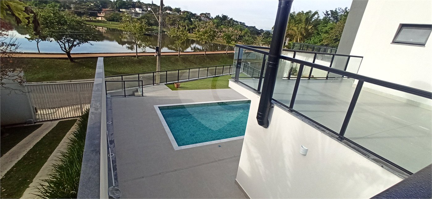 Casa à venda com 4 quartos, sendo 3 suítes, no condomínio Estância Marambaia, Vinhedo - SP