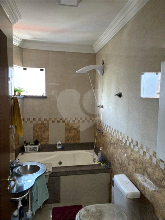 Sobrado à venda com 4 quartos, sendo 1 suíte, em Vila Floresta, Santo André, SP