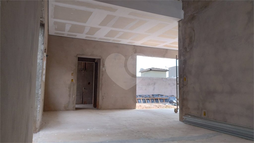 Casa térrea em fase de construção para venda no condomínio Quebec