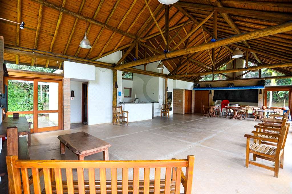 Casa à venda com 4 quartos, sendo 2 suítes,  no condomínio Granja Vianna II, Cotia - SP