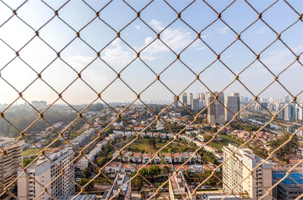 Apartamento à venda com 4 quartos, sendo 3 suítes, em Real Parque, São Paulo, SP
