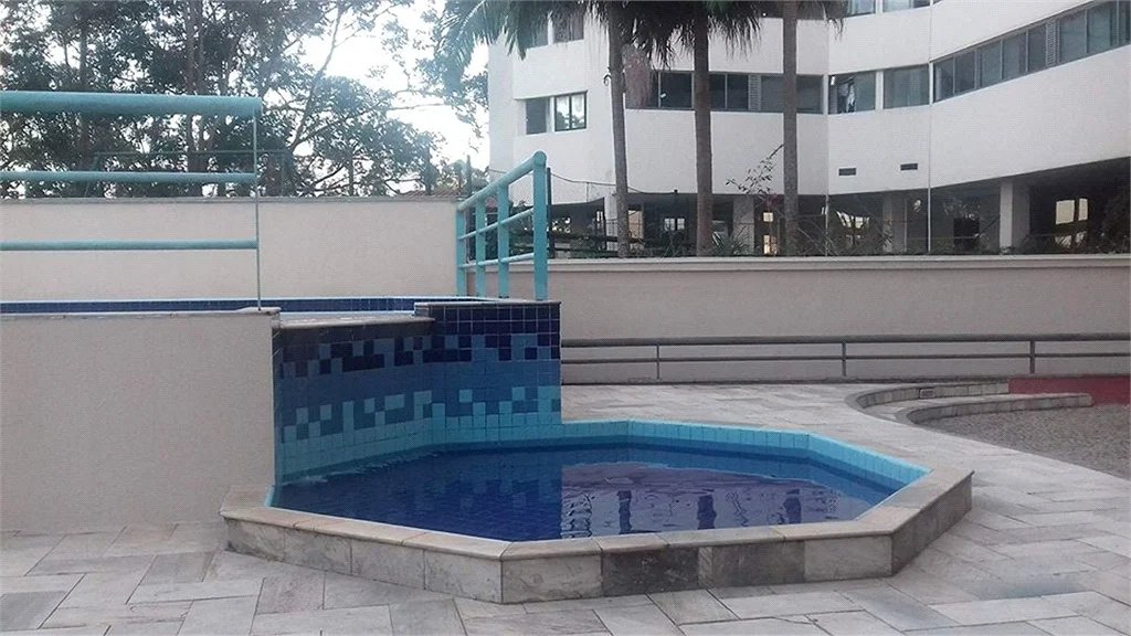 Apartamento à venda com 3 quartos, sendo 1 suíte,  em Jardim Parque Morumbi, São Paulo, SP