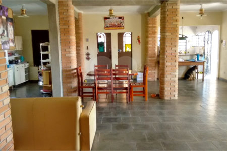 Casa à venda com 5 quartos, sendo 2 suítes, no condomínio Terras de Santa Rosa, Salto - SP