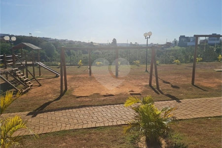Casa à venda com 3 quartos, sendo 1 suíte, no condomínio Horto Florestal Villagio, Sorocaba - SP