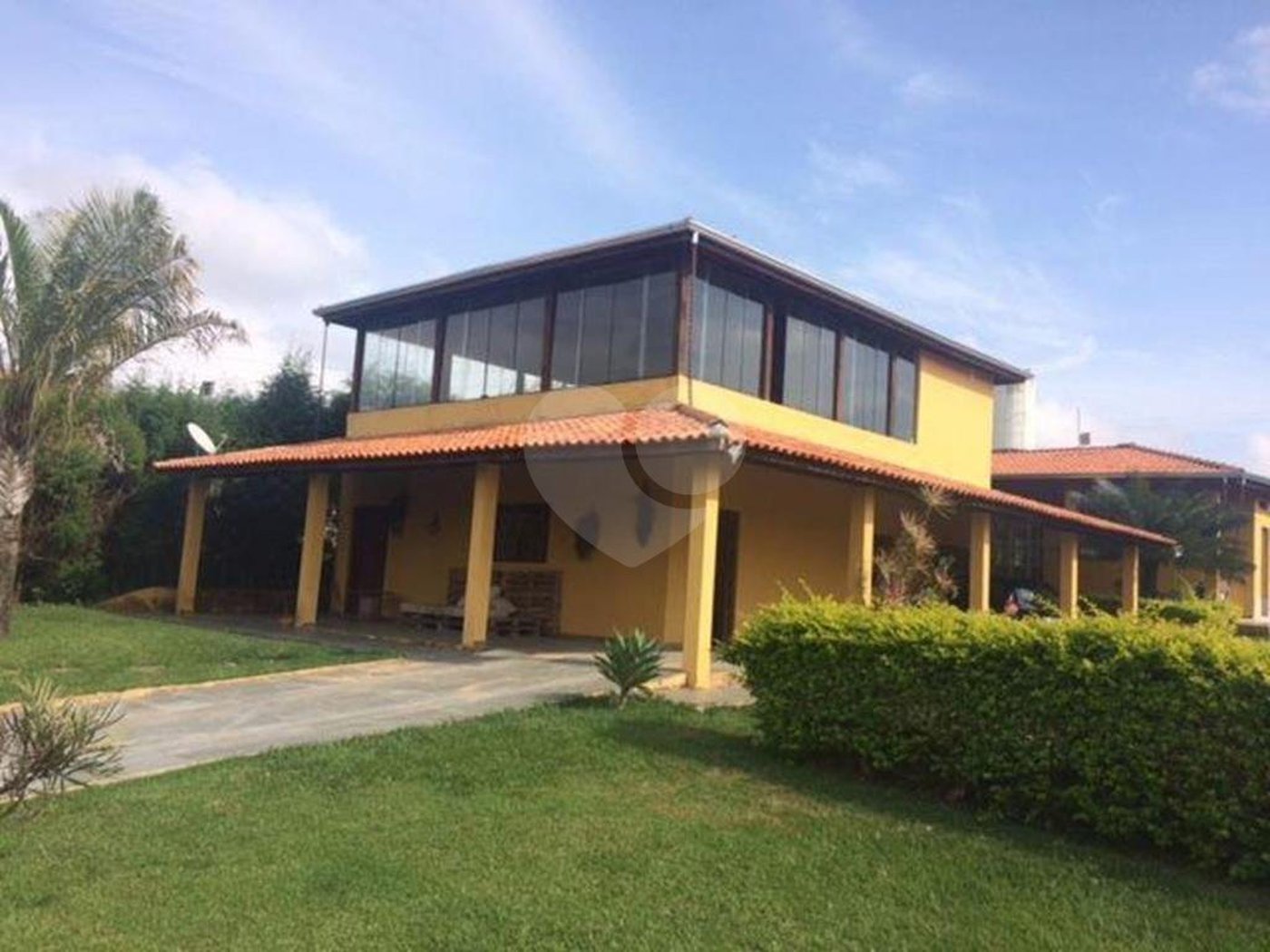 Casa à venda com 6 quartos, sendo 4 suítes, no condomínio Cond Riacho Fundo, Araçoiaba da Serra - SP