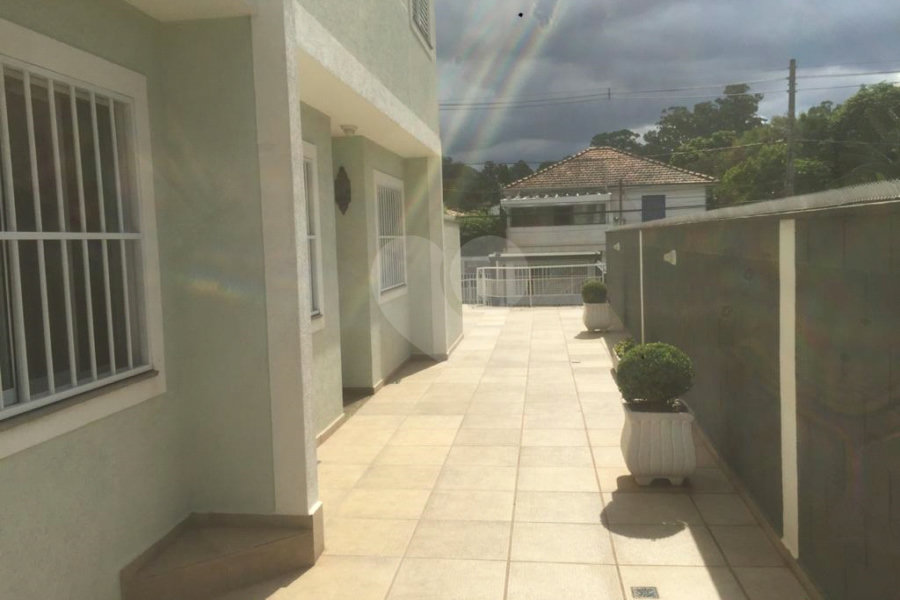 Casa à venda com 3 quartos, sendo 1 suíte, no condomínio Morada do Horto, São Paulo - SP