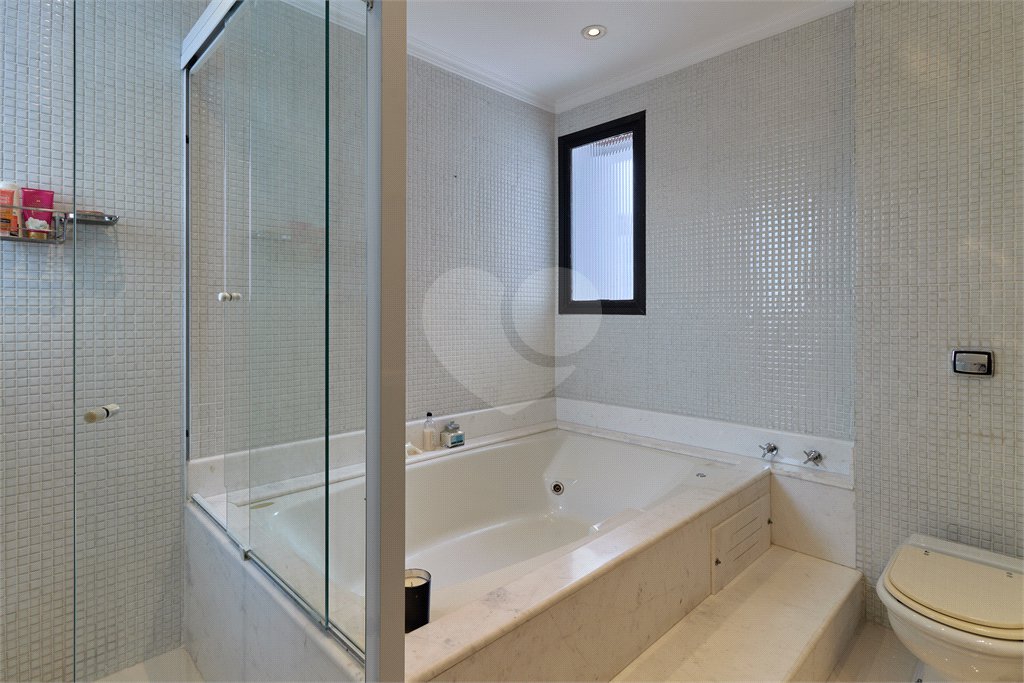 Apartamento à venda com 4 quartos, sendo 3 suítes, em Campo Belo, São Paulo, SP