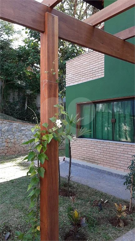 Casa à venda ou para alugar com 5 quartos, sendo 4 suítes, no condomínio Associação Reserva das Hortênsias, Mairiporã - SP