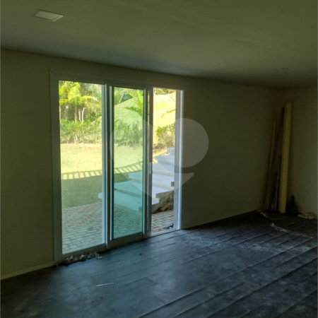 Casa à venda com 5 quartos, sendo 4 suítes, no condomínio Clube Florada Suzano, Suzano - SP