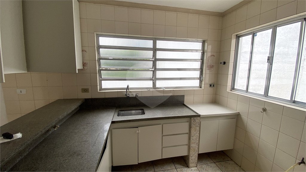Sobrado à venda ou para alugar com 3 quartos, sendo 1 suíte, em Campo Grande, São Paulo, SP
