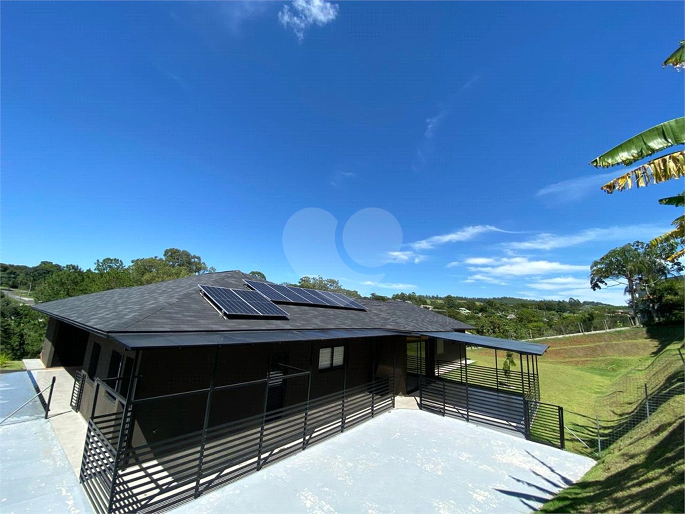 Casa à venda com 4 quartos, sendo 3 suítes,  no condomínio Jardim das Palmeiras, Bragança Paulista - SP