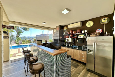 Casa à venda com 3 suítes no condomínio Golf Village, Carapicuíba - SP