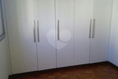Apartamento à venda com 3 quartos, sendo 1 suíte,  em Campo Belo, São Paulo, SP