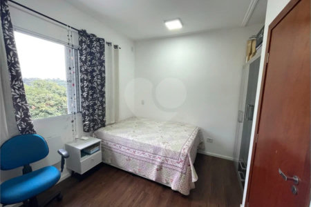 Casa à venda com 2 suítes no condomínio Cotia, Cotia - SP