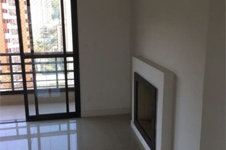 Apartamento à venda com 3 quartos, sendo 1 suíte,  em Vila Andrade, São Paulo, SP