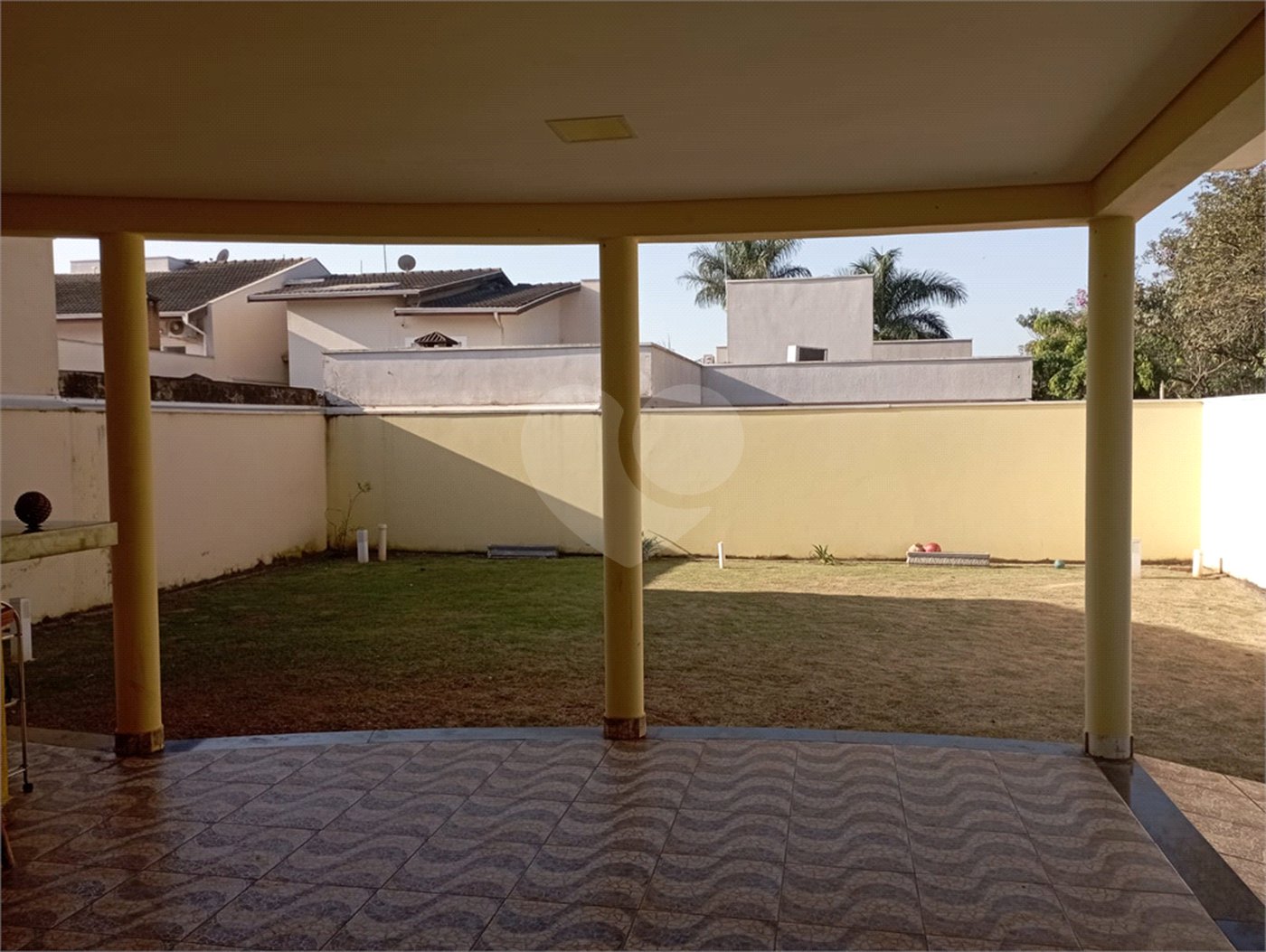 Casa à venda com 3 quartos, sendo 1 suíte, no condomínio Campos do Conde I, Paulínia - SP