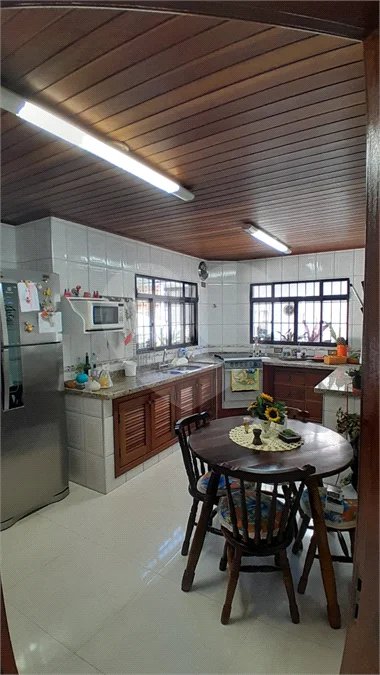 Sobrado à venda com 3 quartos, sendo 1 suíte, em Vila Isabela, Campos do Jordão, SP