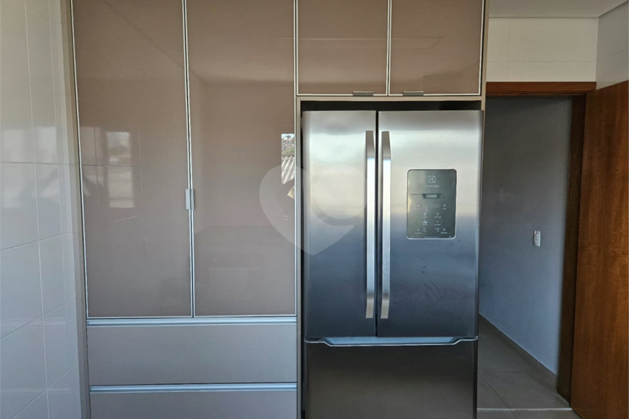 Casa à venda com 3 quartos, sendo 1 suíte, no condomínio Professora Romilde Nogueira de Sá, São Paulo - SP