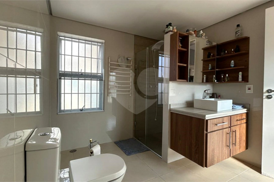 Casa à venda com 3 quartos, sendo 1 suíte, no condomínio Marcia Miyashiro, São Paulo - SP