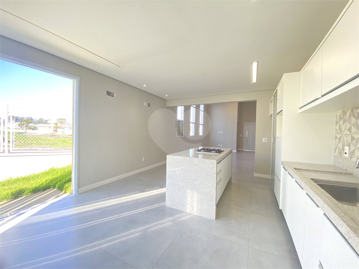 Casa à venda com 3 quartos, sendo 1 suíte, no condomínio Reserva Central Parque, Salto - SP