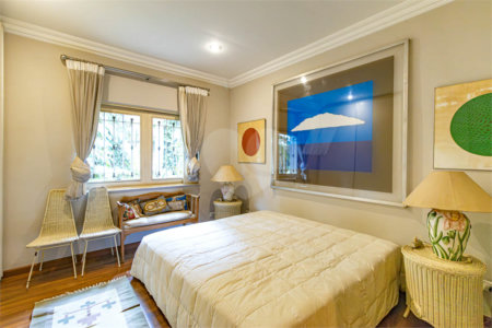 Casa Térrea à venda com 4 quartos, sendo 2 suítes, em Jardim Europa, São Paulo, SP