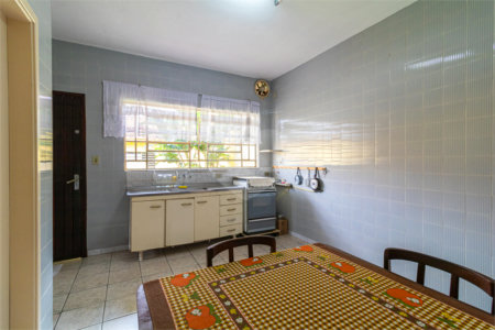 Sobrado à venda com 4 quartos, sendo 1 suíte, em Campo Belo, São Paulo, SP