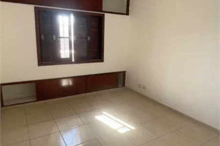 Sobrado à venda com 4 quartos, sendo 1 suíte, em Jardim Ester Yolanda, São Paulo, SP