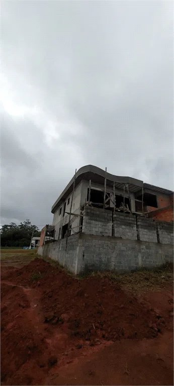 Terreno à venda com 3 quartos, sendo 1 suíte, no condomínio Lago dos Pássaros, Cotia - SP