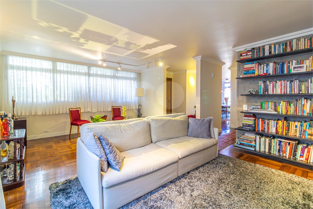 Casa à venda com 3 quartos, sendo 1 suíte, em Alto da Boa Vista, São Paulo, SP