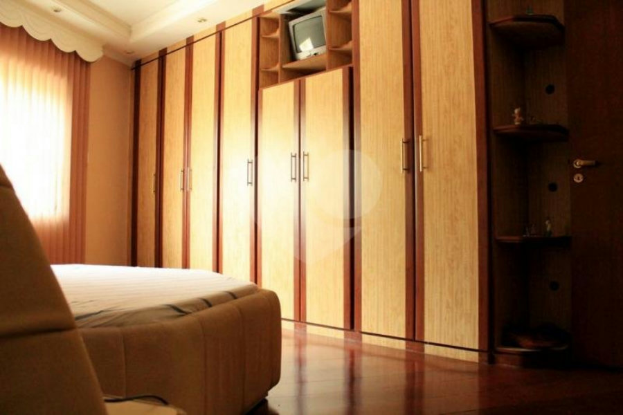 Casa Térrea à venda com 4 suítes em Jardim Franca, São Paulo, SP