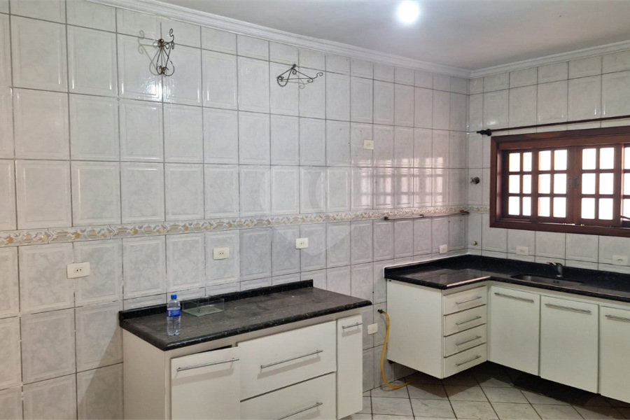 Sobrado para alugar com 4 quartos, sendo 3 suítes, em Vila Nivi, São Paulo, SP