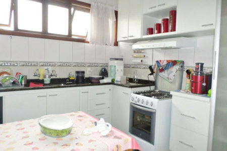 Casa à venda com 4 quartos, sendo 2 suítes, em Jardim Leonor, São Paulo, SP