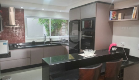 Casa à venda com 4 quartos, sendo 3 suítes,  no condomínio Arco Iris, Atibaia - SP