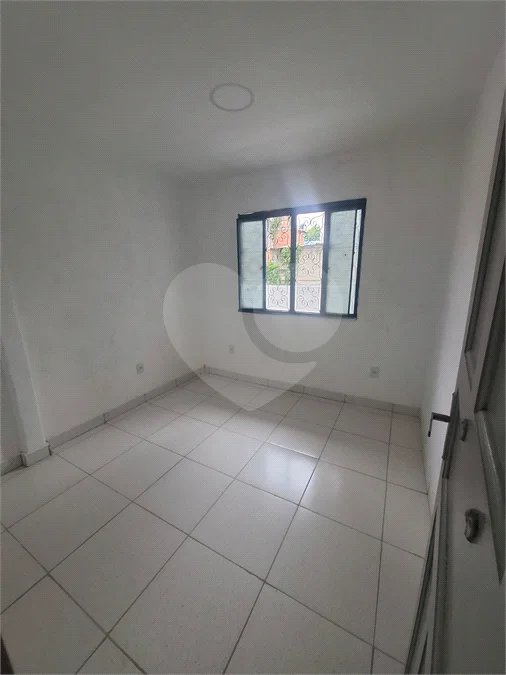 SOBRADO TIPO APARTAMENTO COM 1 QUARTO PARA LOCAÇÃO 42m² - SANTISSIMO