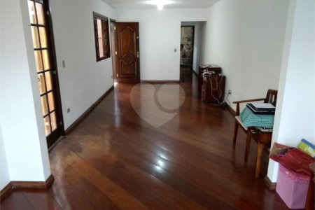 Sobrado à venda com 4 quartos, sendo 2 suítes,  em Bosque da Saúde, São Paulo, SP
