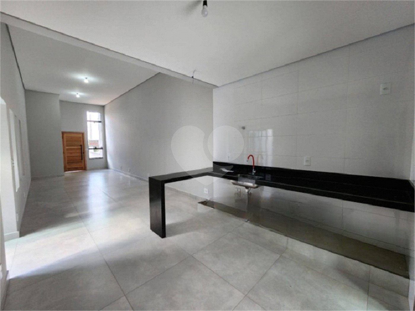 Casa à venda com 3 quartos, sendo 1 suíte, no condomínio Santinon, Sorocaba - SP