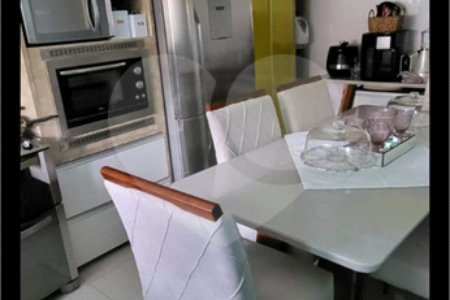 Casa Térrea à venda com 7 quartos, sendo 1 suíte, em Vila Paulicéia, São Paulo, SP