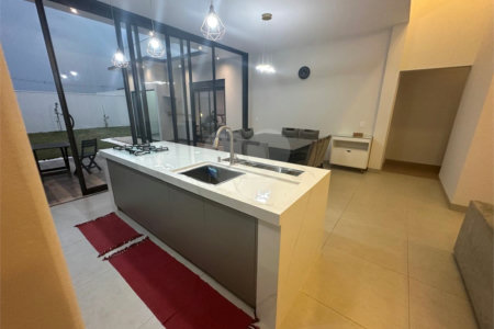 Casa à venda com 4 quartos, sendo 2 suítes, no condomínio Residencial Golden Ville, Itapetininga - SP