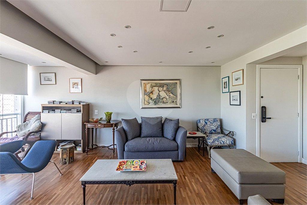 Apartamento à venda com 3 quartos, sendo 1 suíte, em Pinheiros, São Paulo, SP