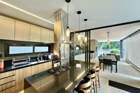 Casa à venda com 3 suítes no condomínio Reserva Santa Maria, Jandira - SP