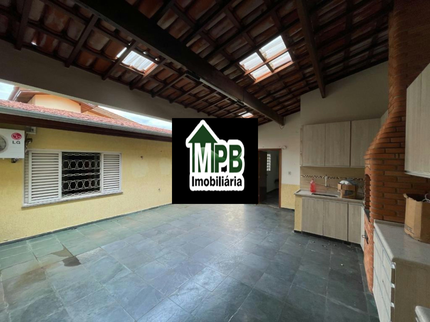 Sobrado à venda com 3 quartos, sendo 1 suíte, em Jardim Refúgio, Sorocaba, SP