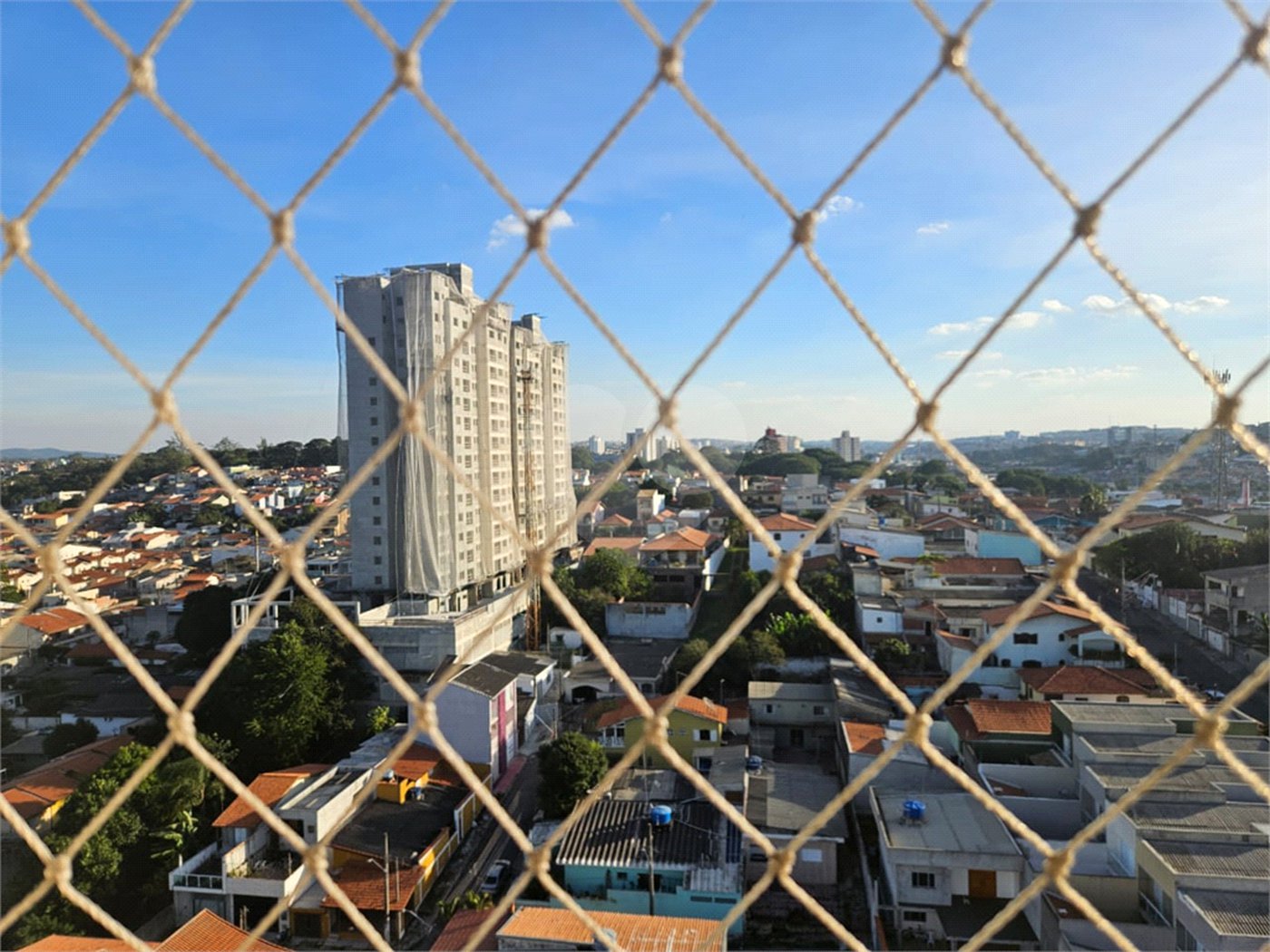 Apartamento à venda com 3 quartos, sendo 1 suíte, no Centro, Poá, SP