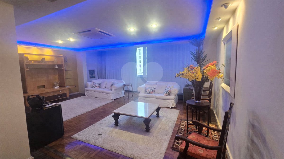 Apartamento à venda com 3 quartos, sendo 1 suíte, em Copacabana, Rio de Janeiro, RJ